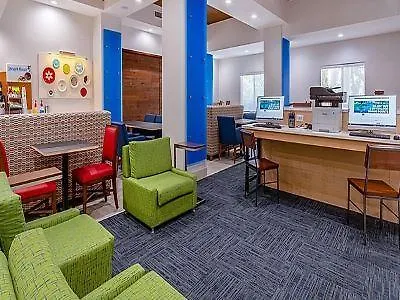 Holiday Inn Express Arrowood By Ihg Charlotte Hotell