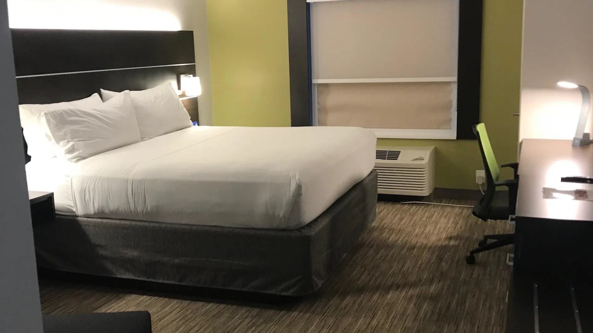 Holiday Inn Express Arrowood By Ihg Charlotte USA