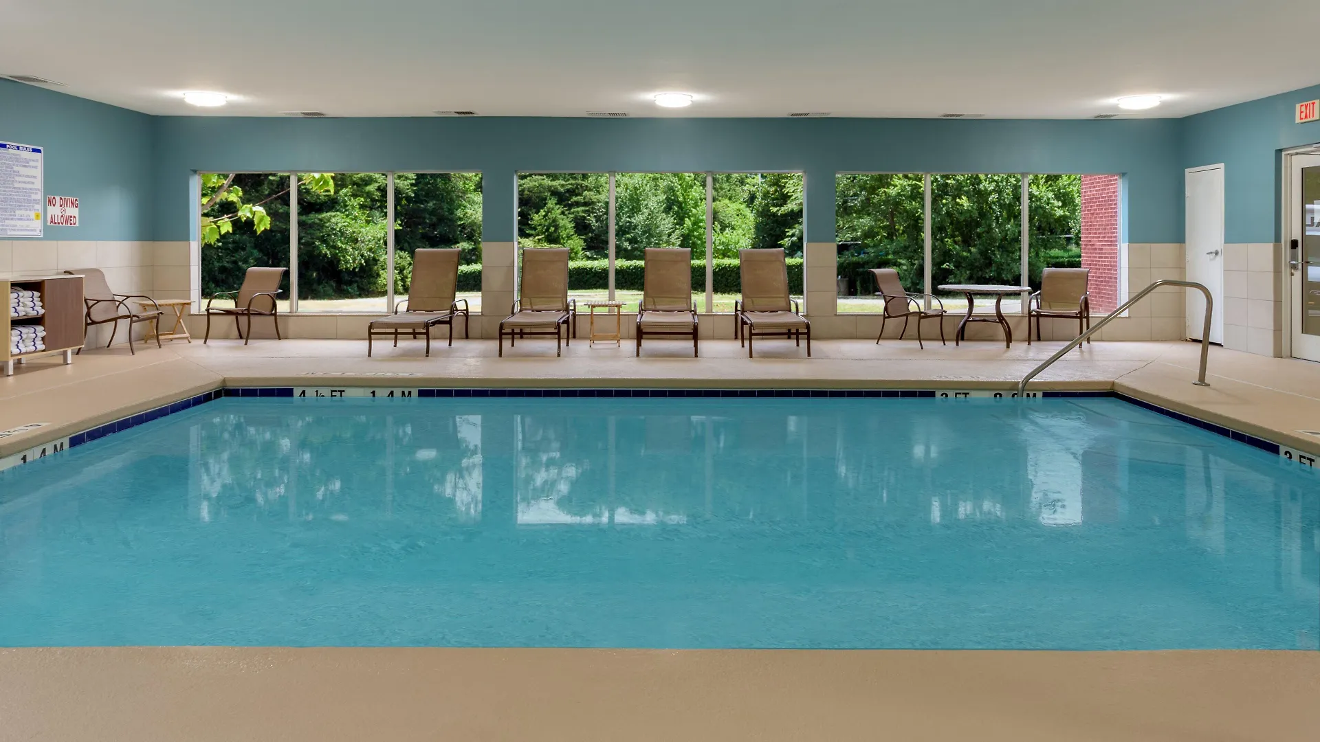 Holiday Inn Express Arrowood By Ihg Charlotte 2*,