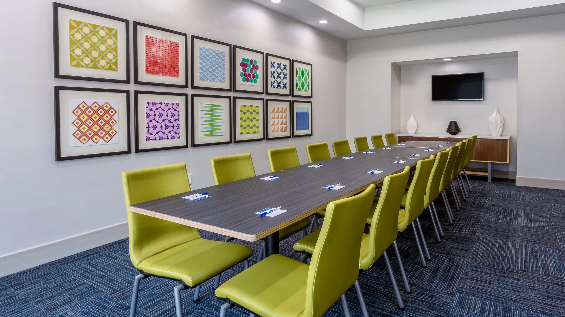 Holiday Inn Express Arrowood By Ihg Charlotte Hotel