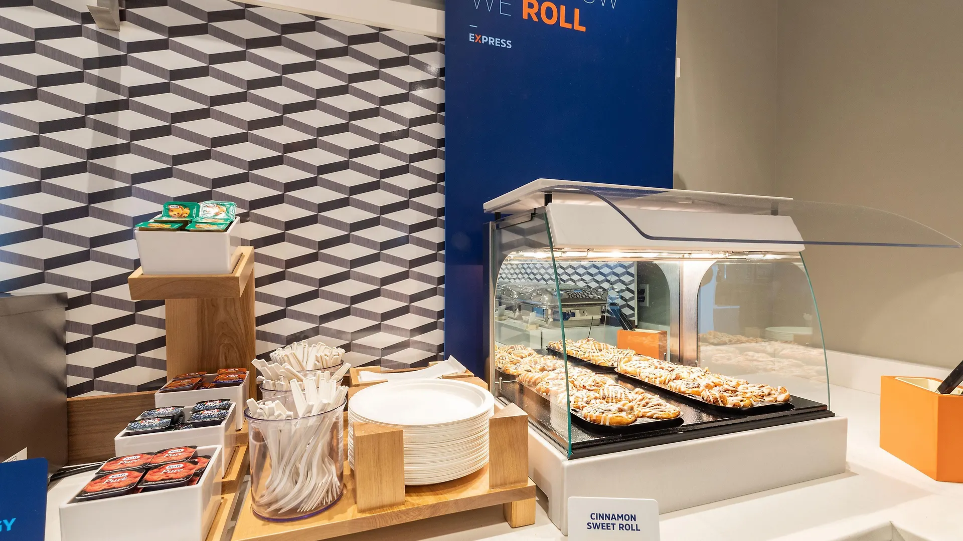 Holiday Inn Express Arrowood By Ihg Charlotte Hotel