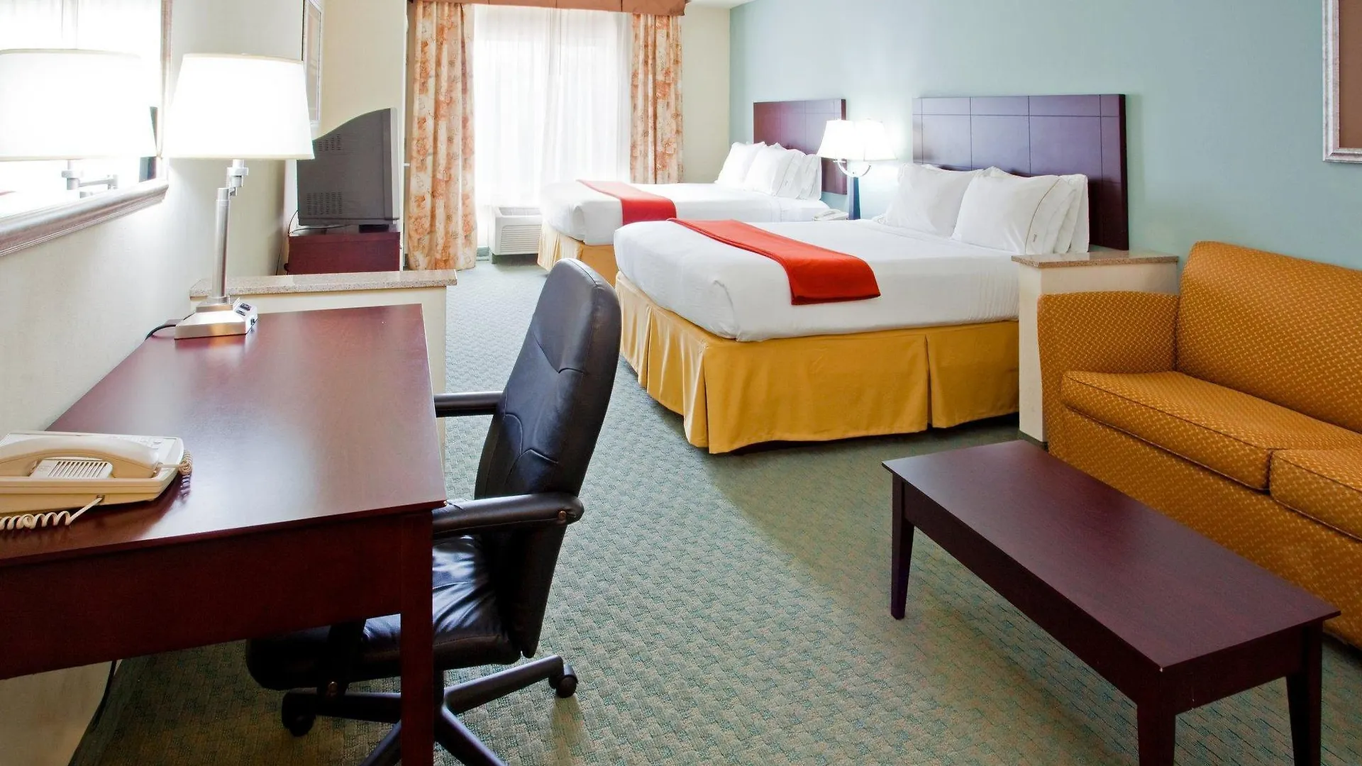 Holiday Inn Express Arrowood By Ihg Charlotte 2*,