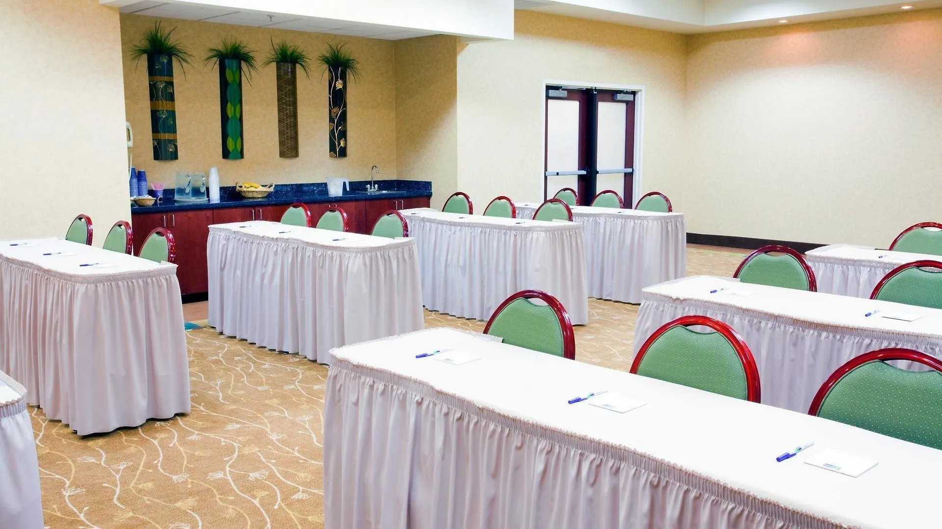 Hotel Holiday Inn Express Arrowood By Ihg Charlotte