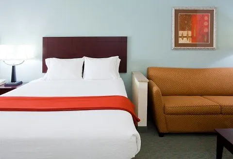 Holiday Inn Express Arrowood By Ihg Charlotte 2*,