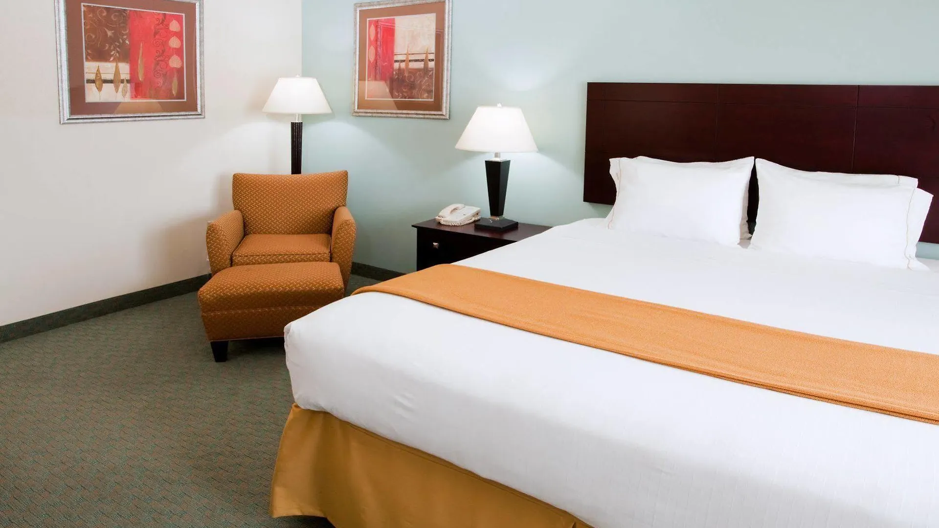 Holiday Inn Express Arrowood By Ihg Charlotte Hotel