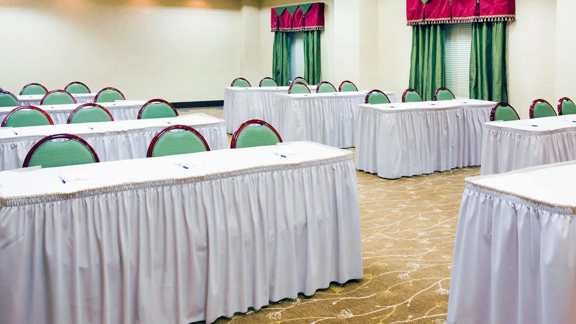 Holiday Inn Express Arrowood By Ihg Charlotte