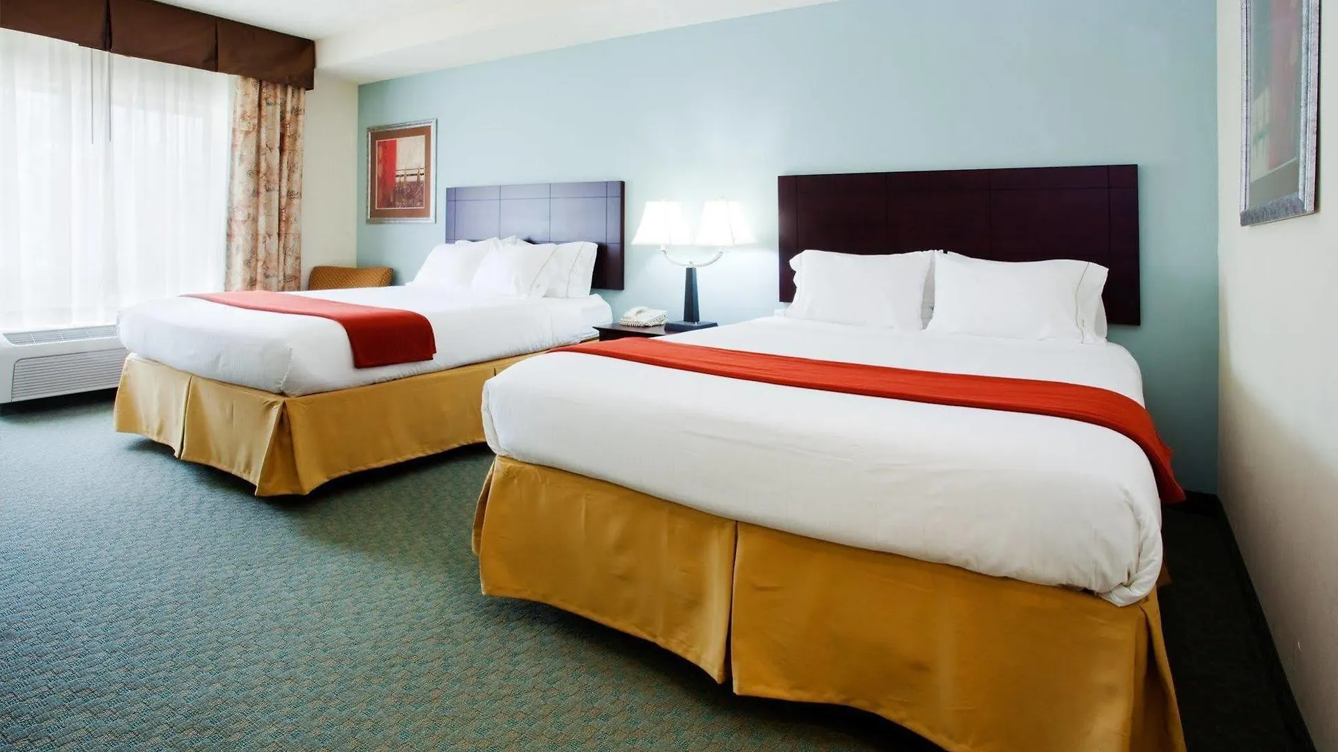 Holiday Inn Express Arrowood By Ihg Charlotte 2*,