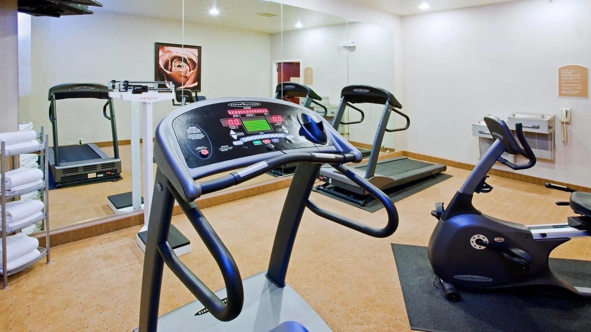 Holiday Inn Express Arrowood By Ihg Charlotte